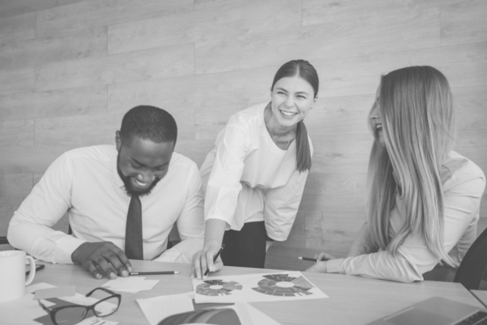 Sesión de formación práctica sobre análisis financiero con casos reales